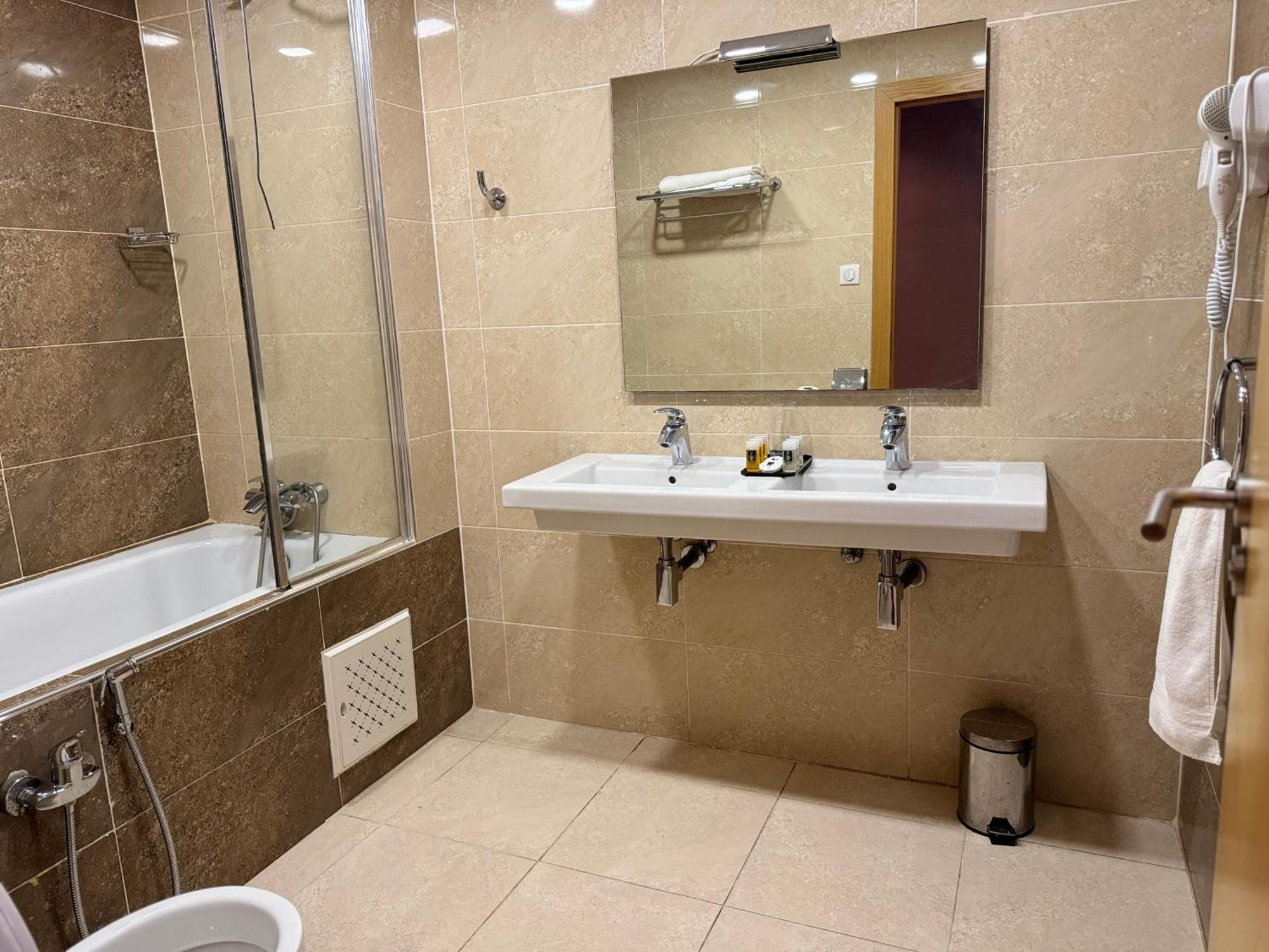 Le Zenith Hotel Оран Екстериор снимка